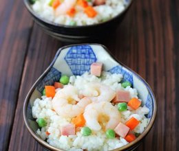 流行混搭：豌豆虾仁炒饭的做法