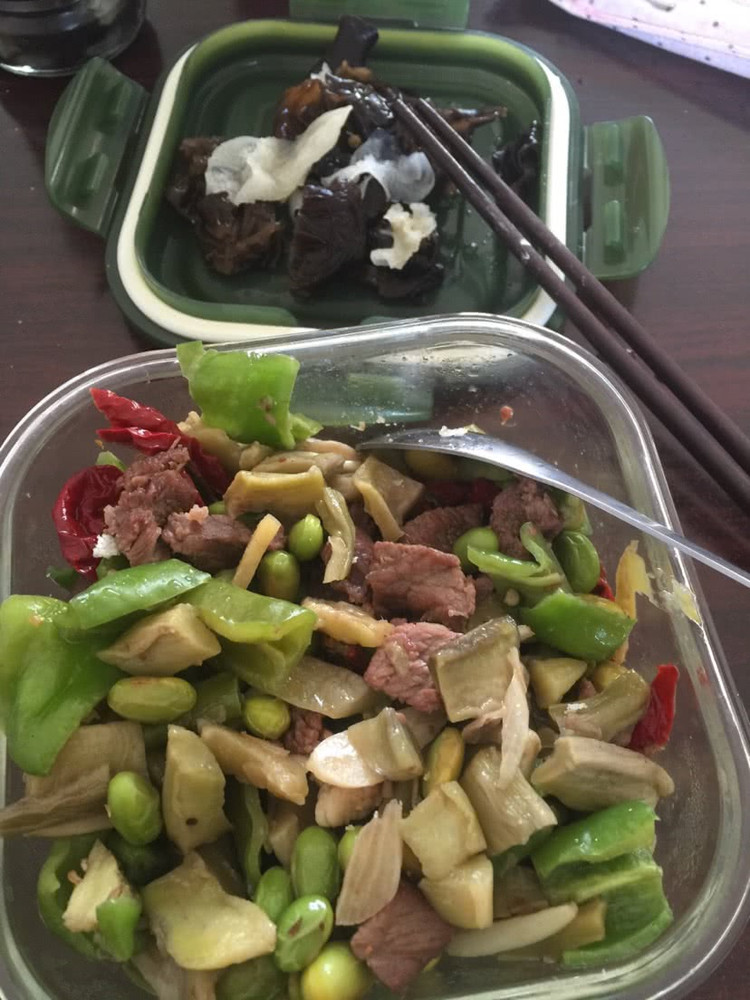 青豆笋干牛肉的做法