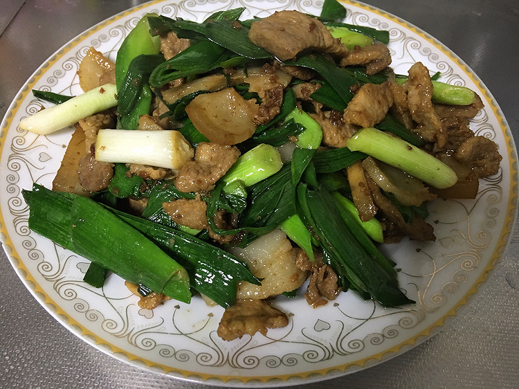 蒜苗炒肉的做法