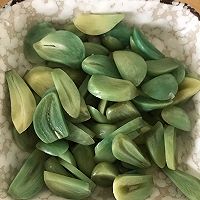 腊八蒜炒杏鲍菇的做法图解2