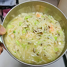 宝宝辅食：鲜虾香菇西兰花面