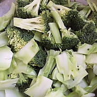 蒜香辣炒西蓝花的做法图解1