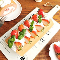 #换着花样吃早餐#春天的颜色，草莓蛋糕卷的做法图解22