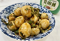 #葱伴侣豆瓣酱能蘸善炒#酱香韭菜凉拌鹌鹑蛋的做法