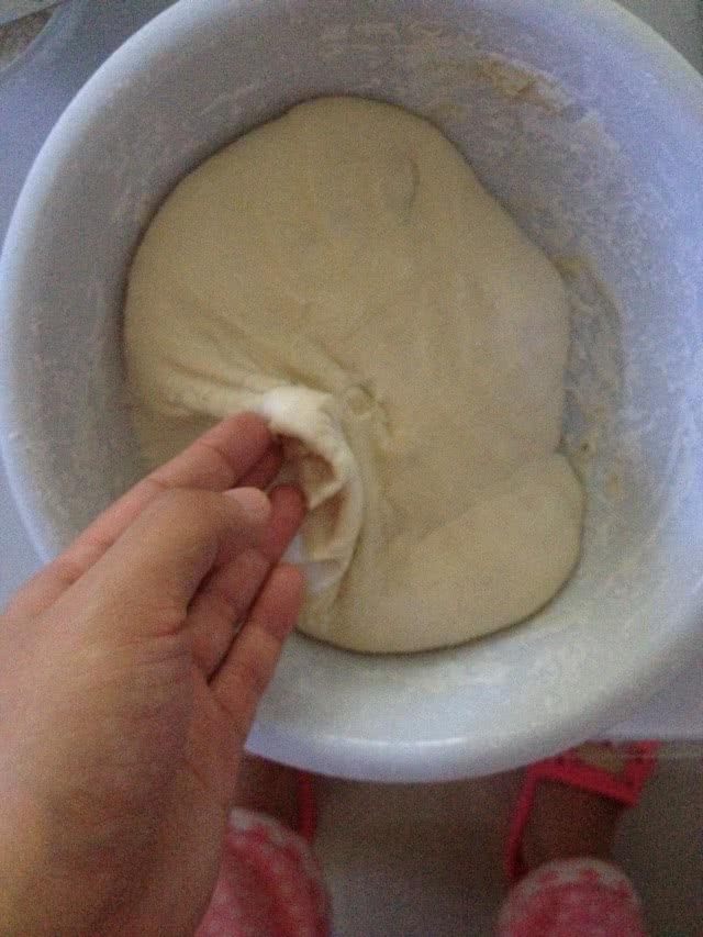 猪肉芹菜木耳水饺的做法图解1