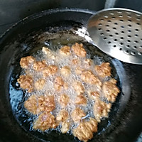 炸猪肉丸子的做法图解7
