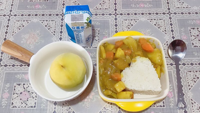 好吃的咖喱土豆鸡肉饭 爱心便当