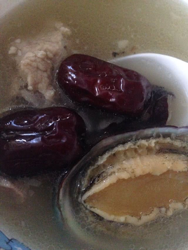 海椰皇红枣鲍鱼排骨汤的做法