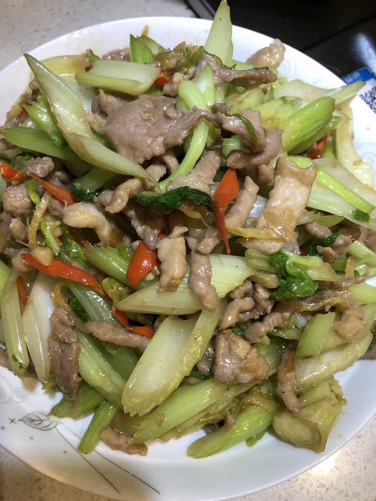 西芹炒肉的做法