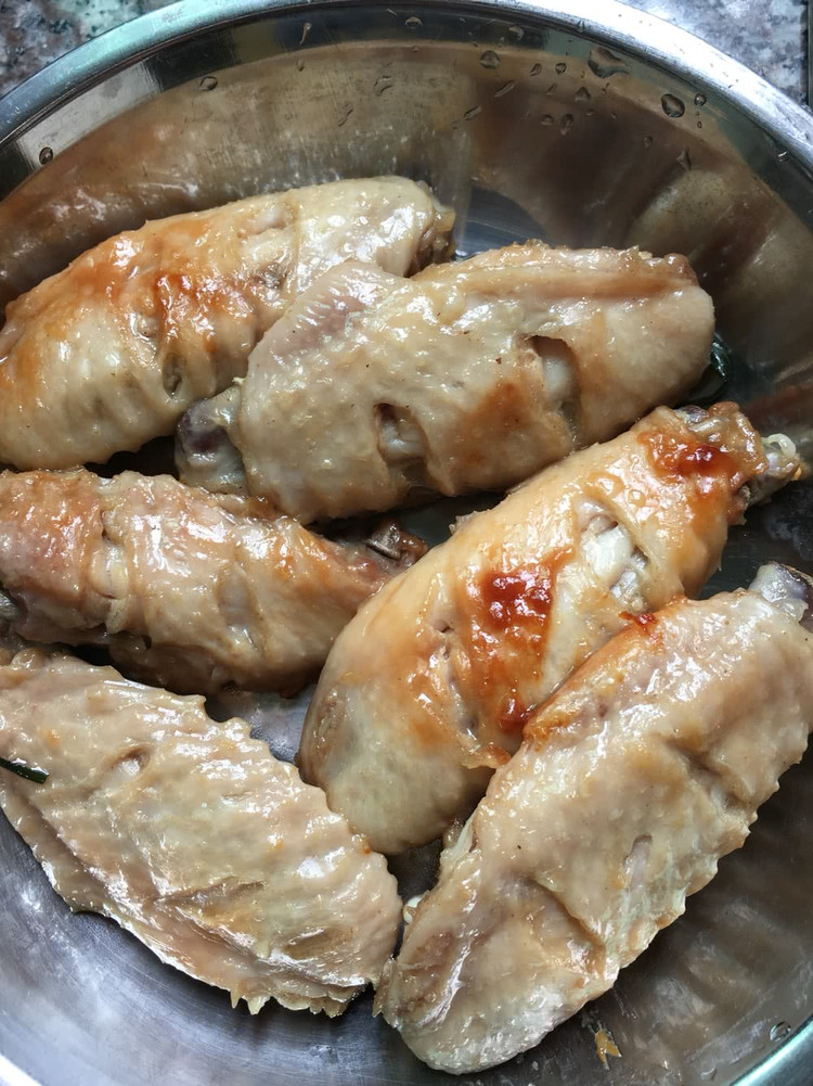 电饭锅盐焗鸡翅的做法