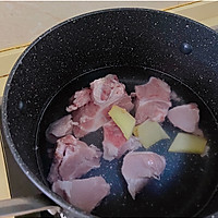莲藕排骨汤的做法图解1