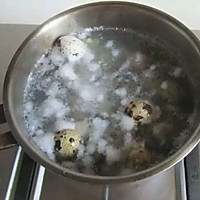 茶树菇烧鹌鹑蛋的做法图解1