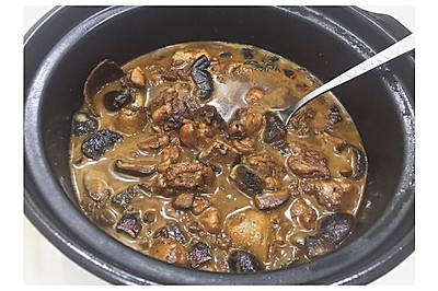 香菇焖鸡肉