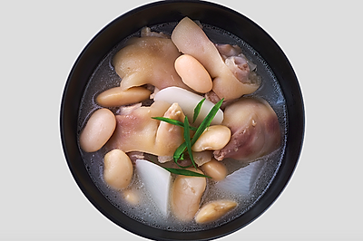 白萝卜芸豆炖猪脚