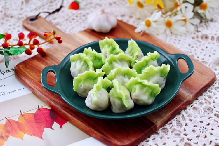 槐花扇贝肉丁翡翠饺子的做法