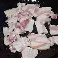 五花肉炒蒜苗的做法图解3