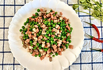 豌豆肉粒火腿肠，孩子喜爱饭秒光的做法