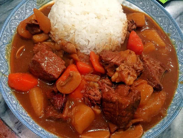 咖喱牛肉饭 （料足）的做法