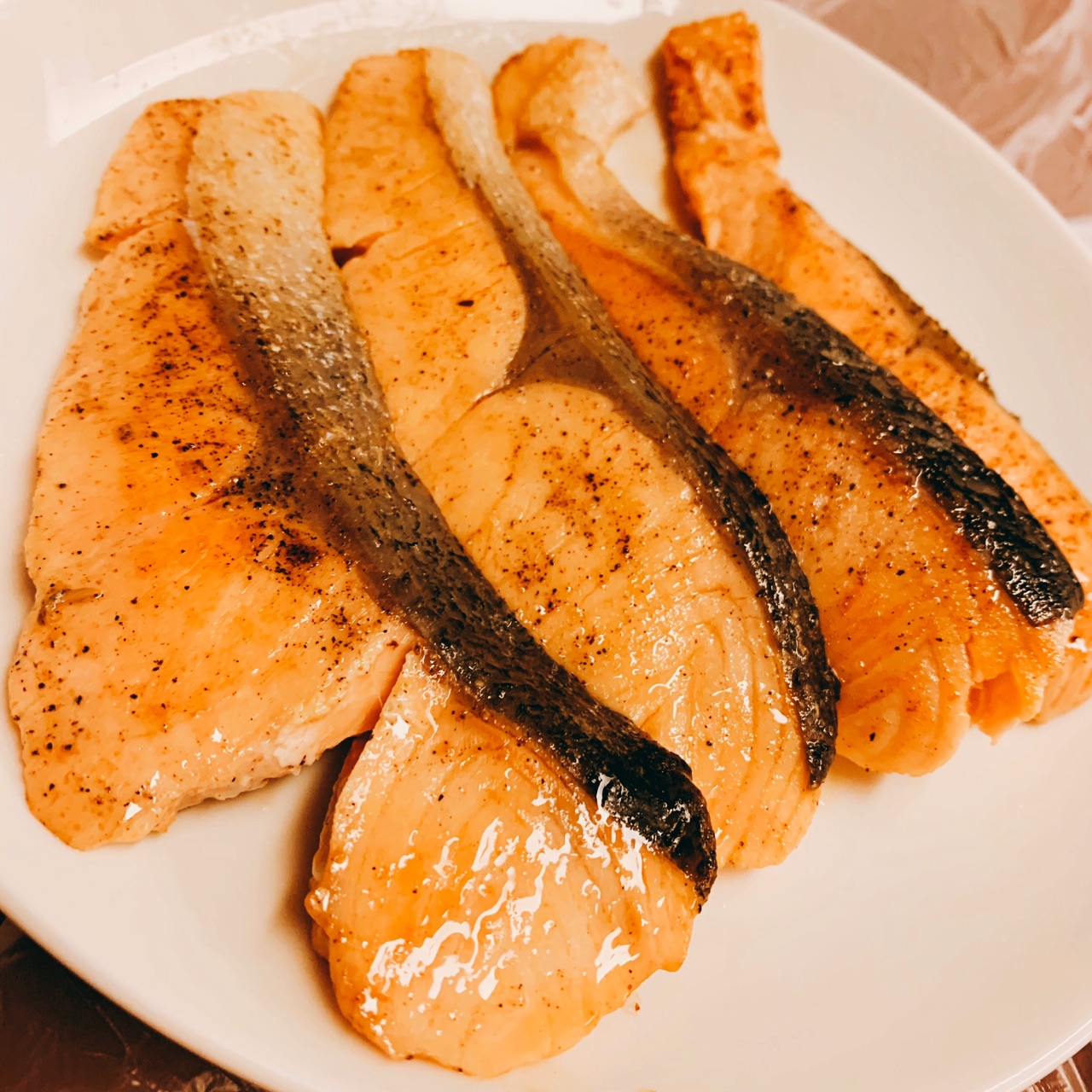 煎三文鱼怎么做_煎三文鱼的做法_豆果美食