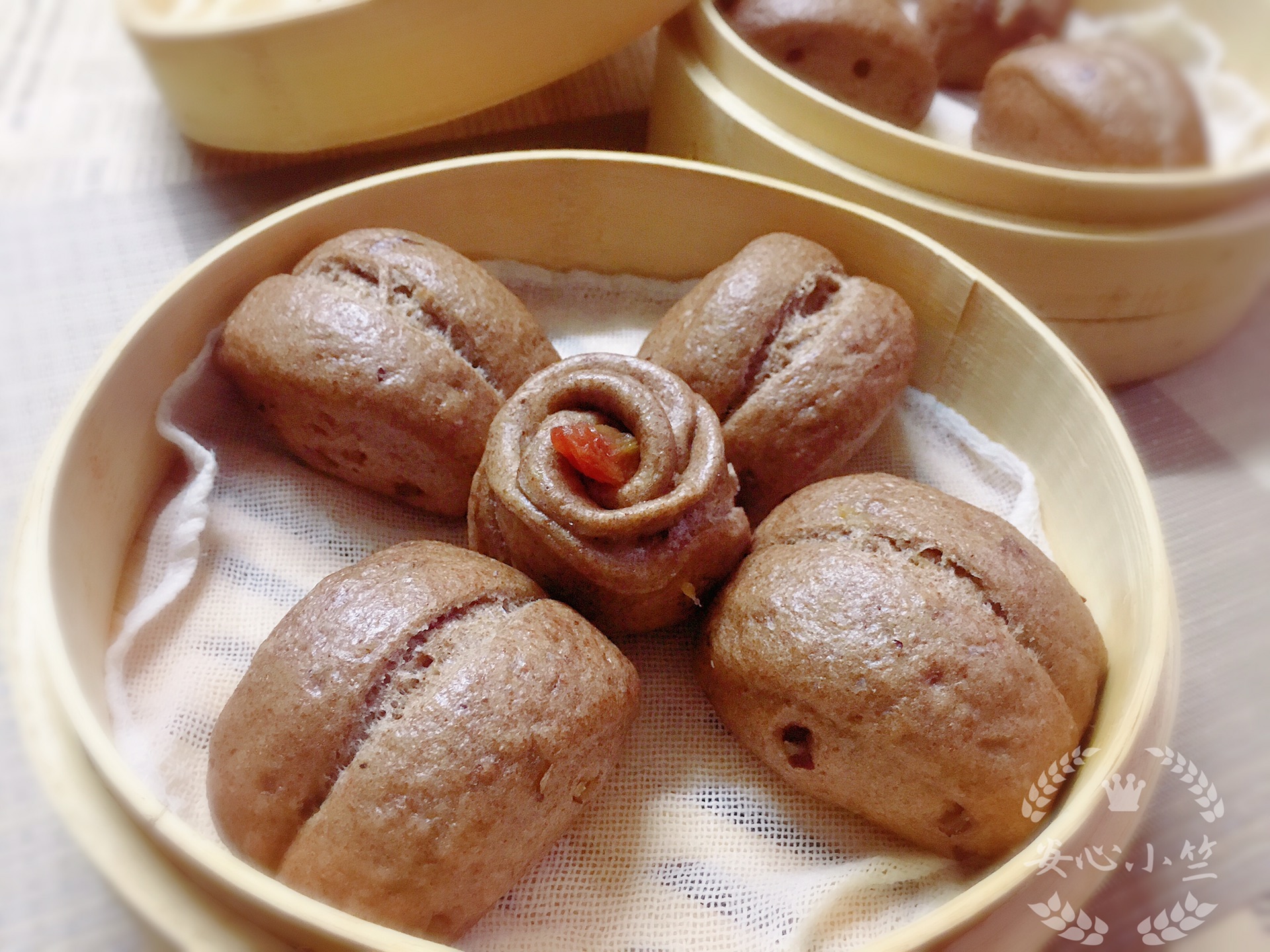 Red date whole wheat steamed bread