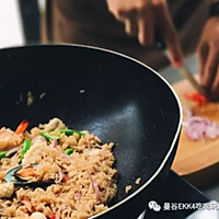 泰国传统美食|虾膏炒饭的做法图解7