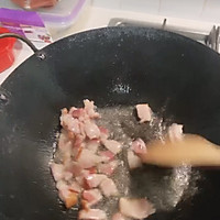 跟我学做饭：“青白”双色炒腊肉的做法图解5