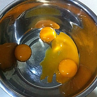 戚风蛋糕--第一次做超成功！的做法图解3