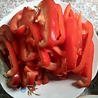 红椒炒肉的做法图解1