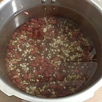 红豆薏米花生糖水的做法图解3