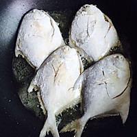 #快手又营养，我家的冬日必备菜品#椒盐鲳鱼的做法图解14