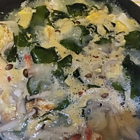 菌菇豆腐裙带菜鲜虾汤的做法图解19