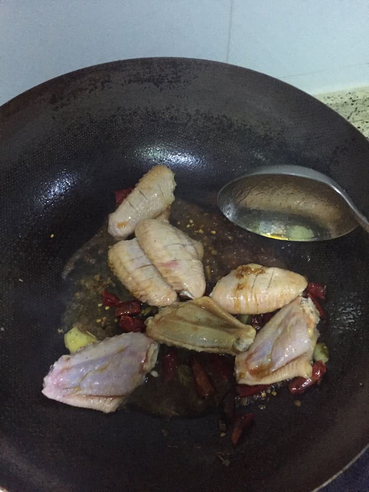 土豆炖鸡翅的做法图解6