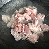 麻辣排骨米粉的做法图解1