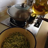 绞瓜鸡蛋蛤蜊水饺的做法图解5