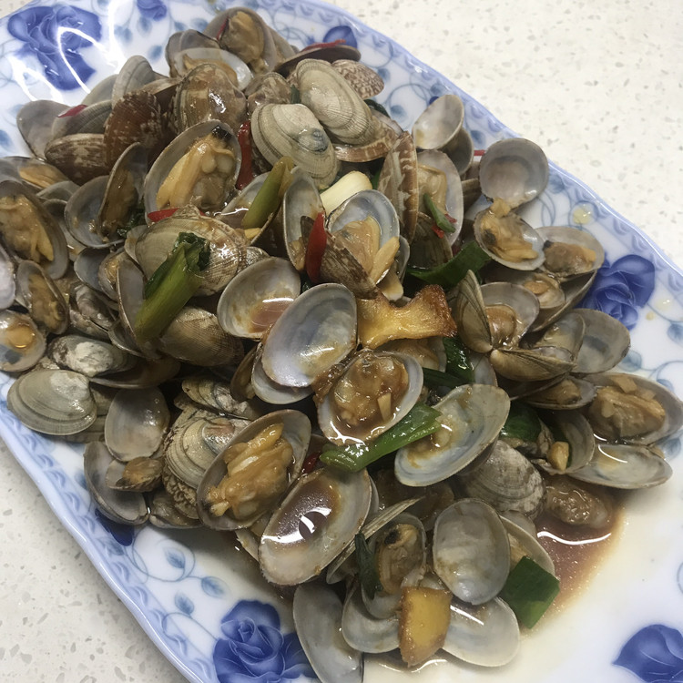 蒜香炒花甲（不辣版）的做法