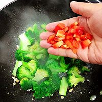 西蓝花炒鸡蛋#时令蔬菜最养人#的做法图解12