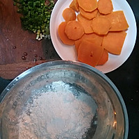 快手早餐——电饼铛之香葱红薯松饼的做法图解1