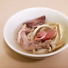 鲜掉眉毛笋干老鸭煲