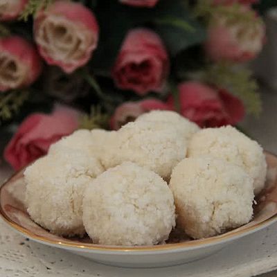 萌妹子爱烘焙-----蛋白椰丝球