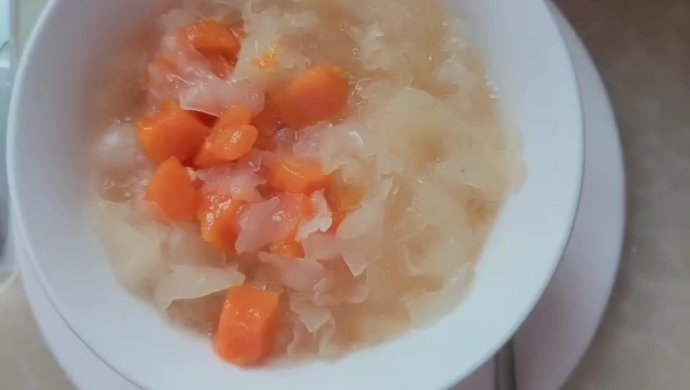 木瓜银耳炖牛奶