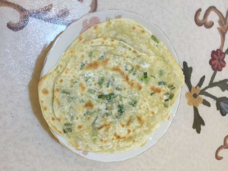 饺子皮的另类吃法--葱油饼的做法