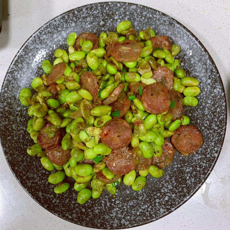 毛豆炒香肠的做法