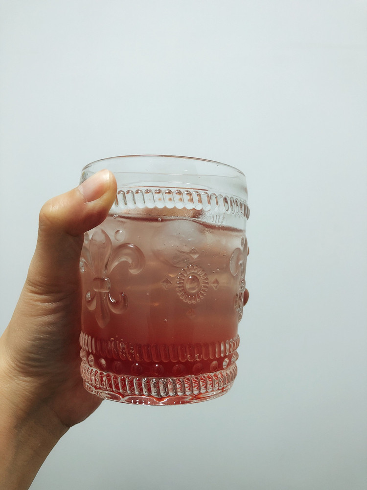 桃桃莓莓气泡酒的做法