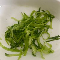 免烤箱 里脆外软的肉松小贝的做法图解2