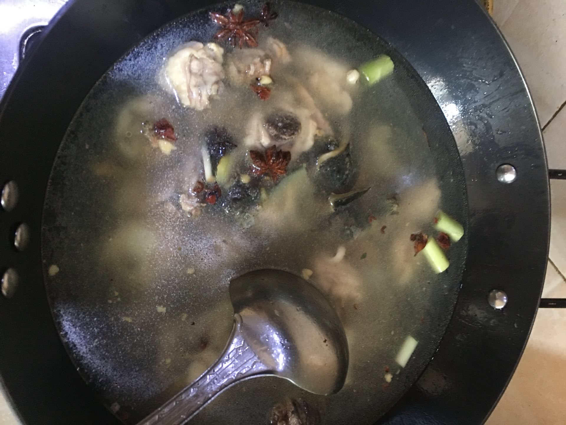 菌菇甲鱼汤怎么做_菌菇甲鱼汤的做法_Amy刘小咪_豆果美食