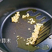 辣炒年糕里一定要放方便面的做法图解2
