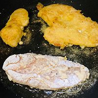 #美食视频挑战赛#香煎鸡胸肉的做法图解4
