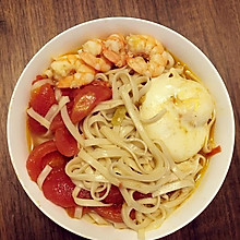 鲜虾西红柿鸡蛋面