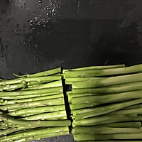 咸蛋黄芦笋的做法图解3