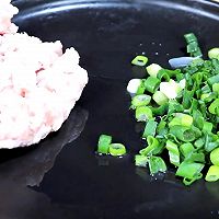 平菇不要直接炒了,加4个鸡蛋,这样做太香了,营养下饭又解馋!的做法图解3